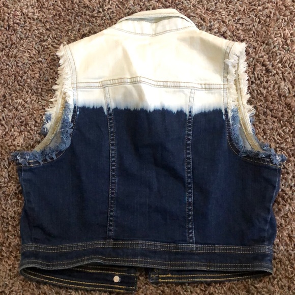 Juniors Small, sleeveless Arizona Jean Jacket - Picture 2 of 4